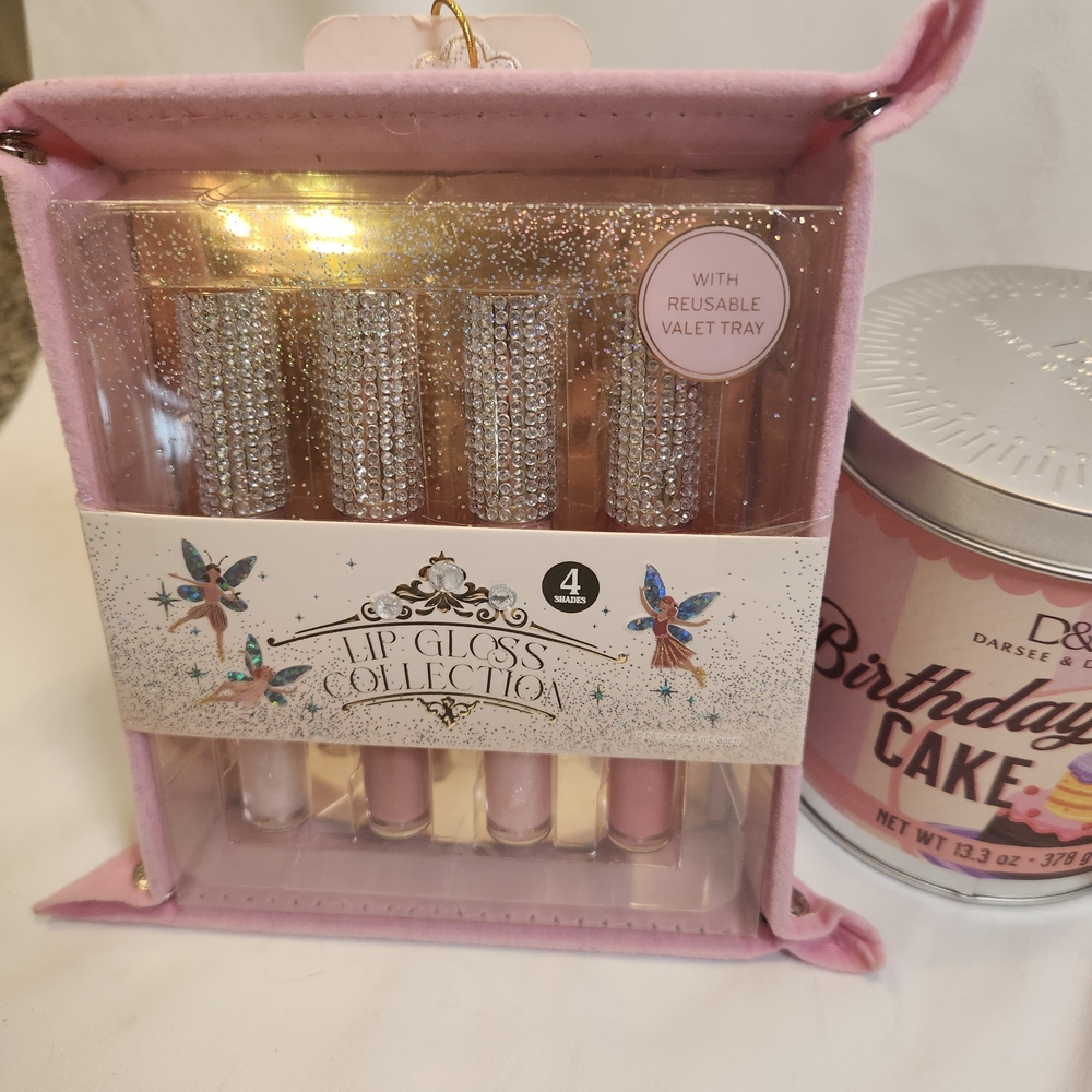 Gift Set Of Lip Glosses, Candle, Keychain/Bag Charm, And Coin Purse - Picture 3 of 6